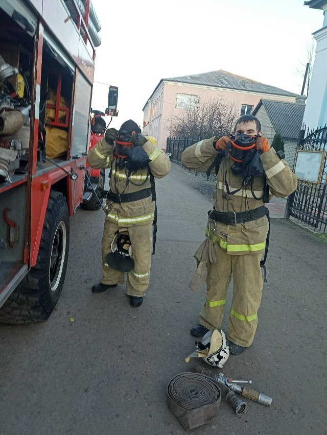 6 декабря 2025 года с 09:00 до 10:35 проведены пожарно-тактические занятия (ПТЗ) с применением средств индивидуальной защиты органов дыхания (СИЗОД) на объекте Храма Тихвинской иконы Божией Матери по адресу: г. Фатеж, ул. К....