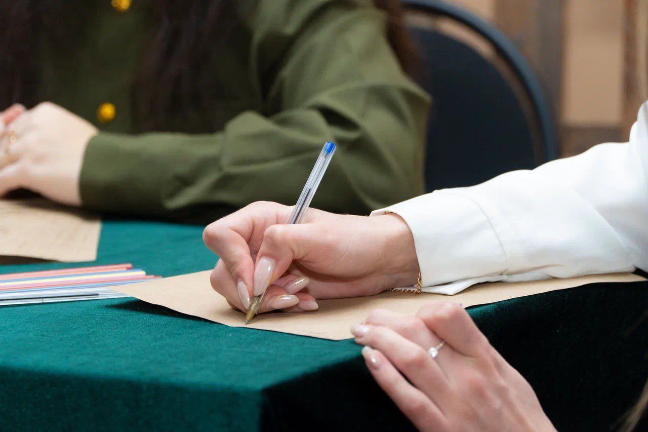 Студенты Курского государственного аграрного университета присоединились к Всероссийской акции «День единых действий», приуроченной к празднованию Дня Героев Отечества Студенты Курского государственного аграрного университета присоединились к Всероссийской акции «День единых действий», приуроченной к празднованию Дня Героев Отечества