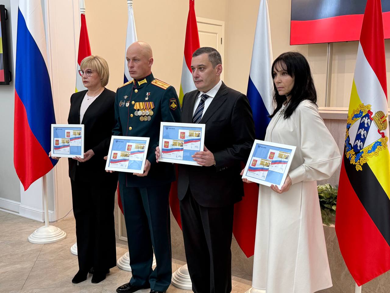 Марки Героям Артуру Лапшину и Марату Тибилову выпустили в Курской области