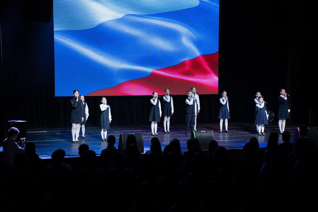 В преддверии Дня Героев Отечества в концертном зале «МегаГРИНН» состоялось подведение итогов городского патриотического фестиваля «Я помню, я горжусь!», организованного управлением молодежной политики и концертно-творческой... В преддверии Дня Героев Отечества в концертном зале «МегаГРИНН» состоялось подведение итогов городского патриотического фестиваля «Я помню, я горжусь!», организованного управлением молодежной политики и концертно-творческой...