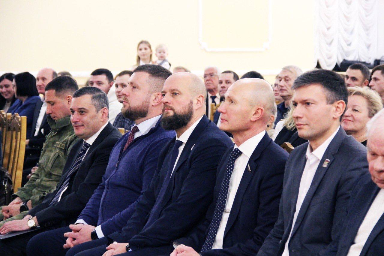 Книга мужества: герои нашего времени Книга мужества: герои нашего времени