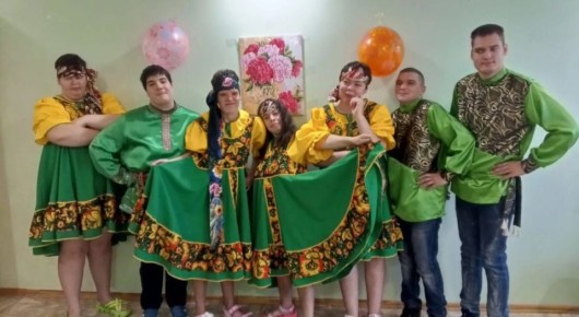 Общаться в тёплой и дружеской обстановке всегда интереснее