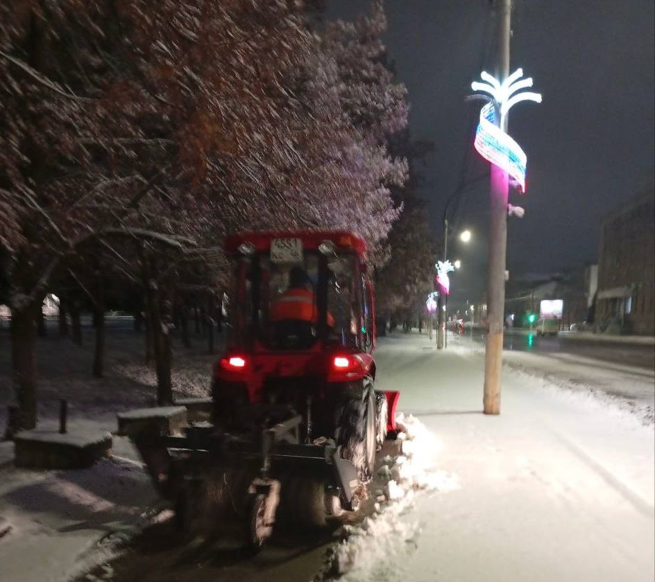 Евгений Маслов: Друзья, приветствую всех. Пока город спал, наши коммунальные службы занимались уборкой снега Евгений Маслов: Друзья, приветствую всех. Пока город спал, наши коммунальные службы занимались уборкой снега