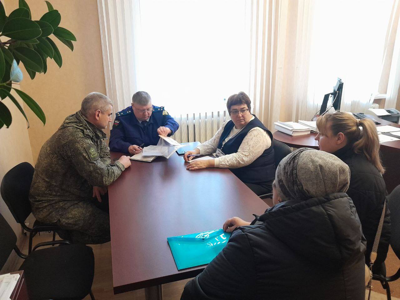 Прокурор Обоянского района провел личный прием участников специальной военной операции Прокурор Обоянского района провел личный прием участников специальной военной операции