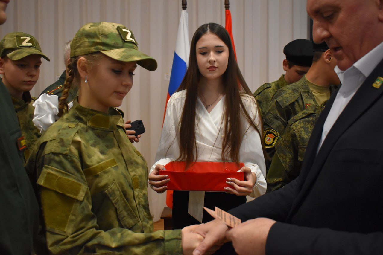 На базе Медвенской школы прошел муниципальный патриотический форум "Герои Отечества: вчера , сегодня, завтра" На базе Медвенской школы прошел муниципальный патриотический форум "Герои Отечества: вчера , сегодня, завтра"