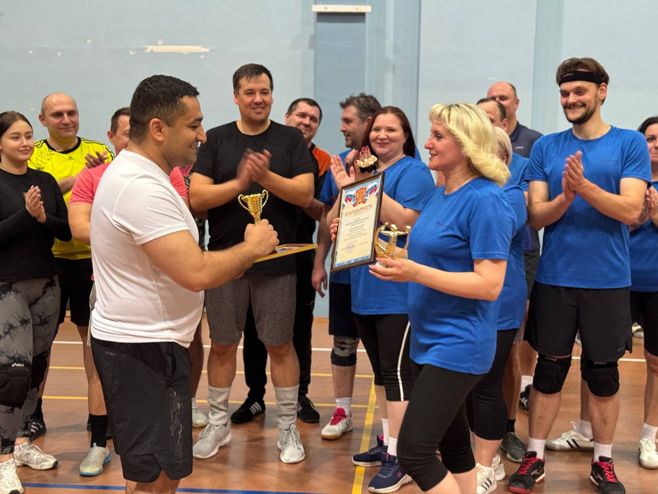 В преддверии Дня Конституции сотрудники полиции Железногорска совместно с представителями судебной системы провели товарищеский матч по волейболу В преддверии Дня Конституции сотрудники полиции Железногорска совместно с представителями судебной системы провели товарищеский матч по волейболу