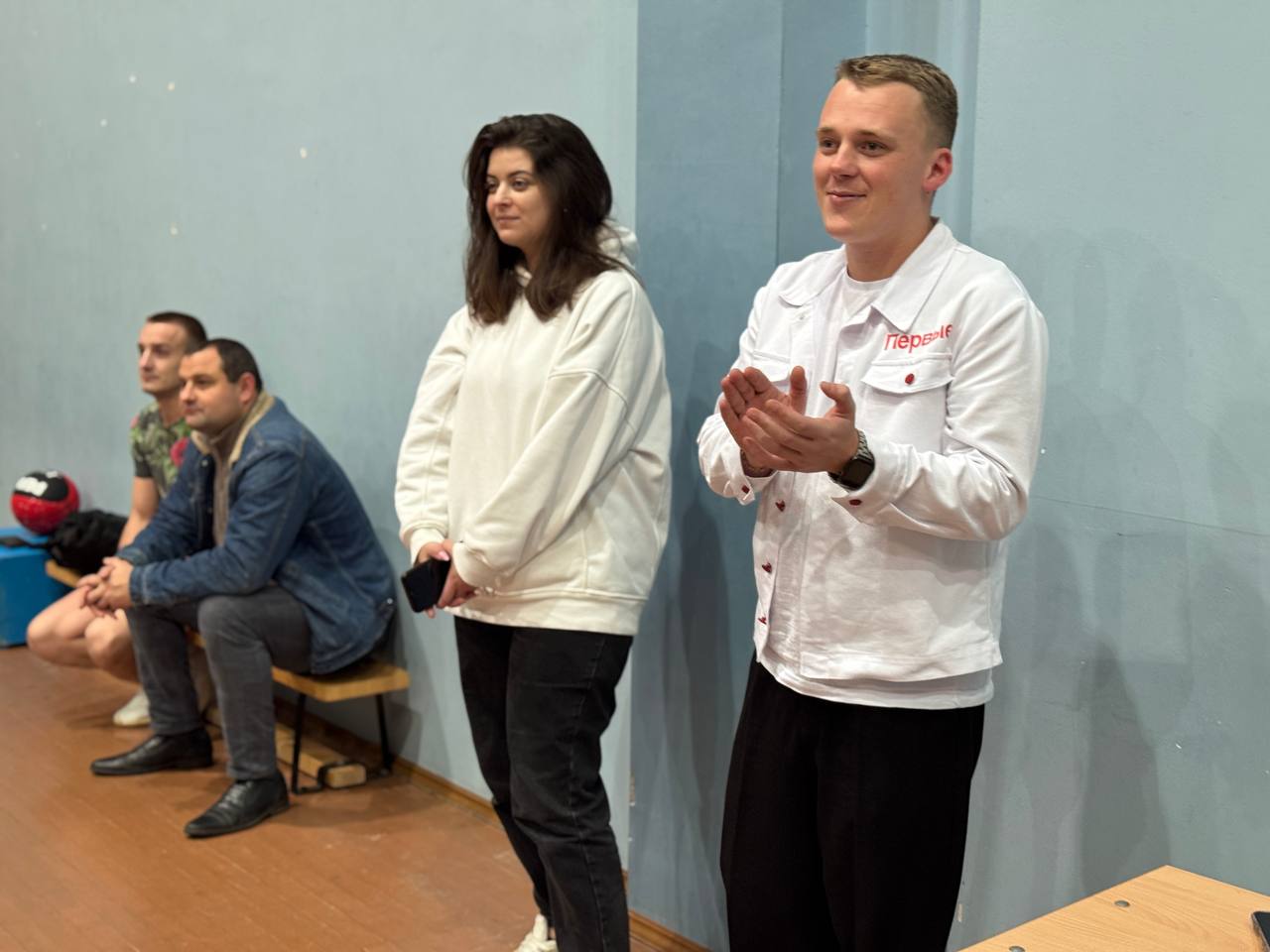 В преддверии Дня Конституции сотрудники полиции Железногорска совместно с представителями судебной системы провели товарищеский матч по волейболу В преддверии Дня Конституции сотрудники полиции Железногорска совместно с представителями судебной системы провели товарищеский матч по волейболу