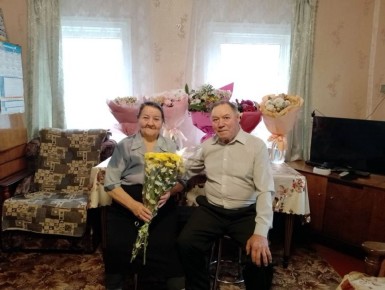 Жители села Сотниково Алексей Иванович и Валентина Алексеевна Глебовы отметили знаменательную дату – 55-летие совместной жизни, изумрудную свадьбу
