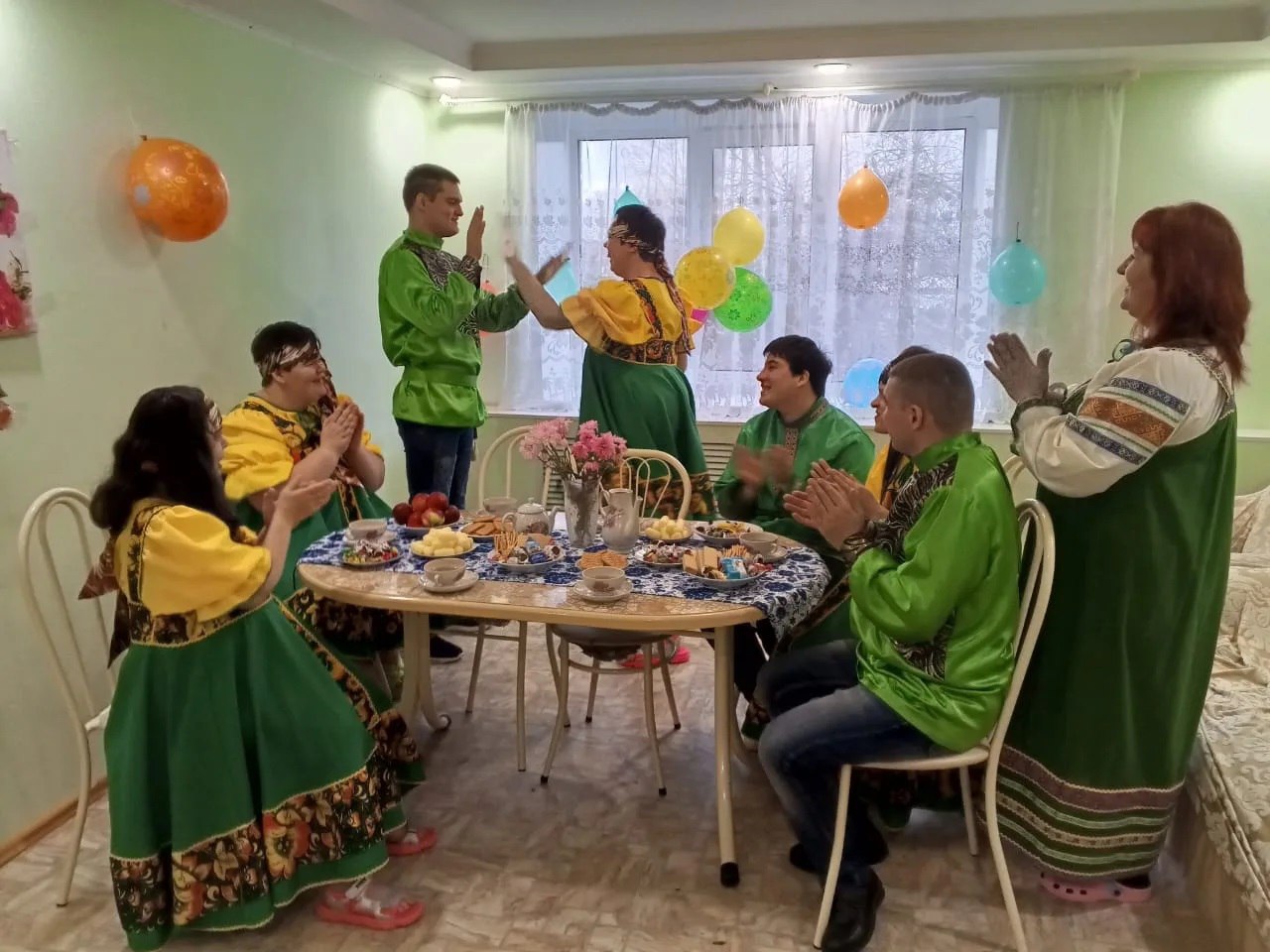 Общаться в тёплой и дружеской обстановке всегда интереснее Общаться в тёплой и дружеской обстановке всегда интереснее