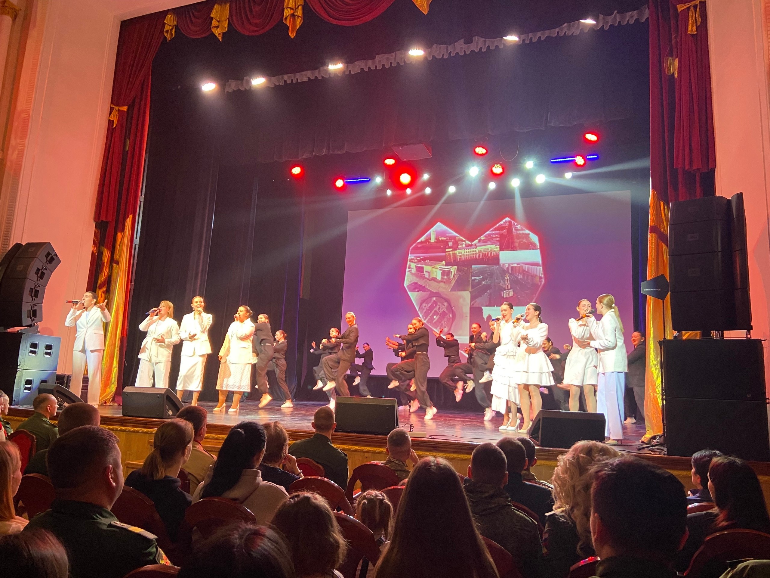 Получатели социальных услуг учреждения «Ветеран» приняли участие в Торжественной церемонии закрытия Года Защитника Отечества, которая прошла в Курской областной Филармонии Получатели социальных услуг учреждения «Ветеран» приняли участие в Торжественной церемонии закрытия Года Защитника Отечества, которая прошла в Курской областной Филармонии