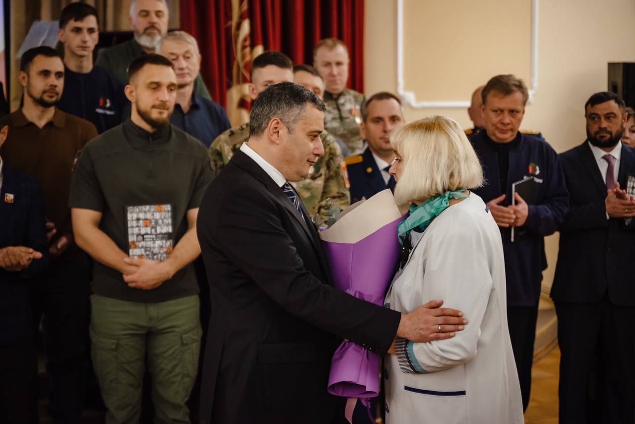 В Курске прошла презентация книги «Курск. Герои. Книга Мужества», созданной в рамках федерального проекта «Историческая память» В Курске прошла презентация книги «Курск. Герои. Книга Мужества», созданной в рамках федерального проекта «Историческая память»