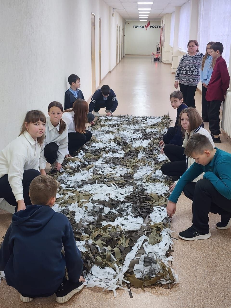 Первые плетут маскировочные сети для наших героев Первые плетут маскировочные сети для наших героев