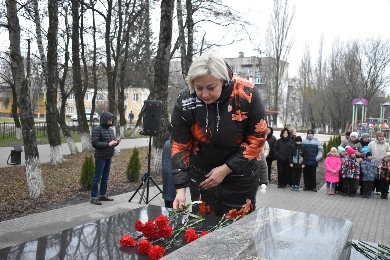 В муниципальных образованиях Железногорского района прошли мероприятия, посвященные Дню Героев Отечества В муниципальных образованиях Железногорского района прошли мероприятия, посвященные Дню Героев Отечества
