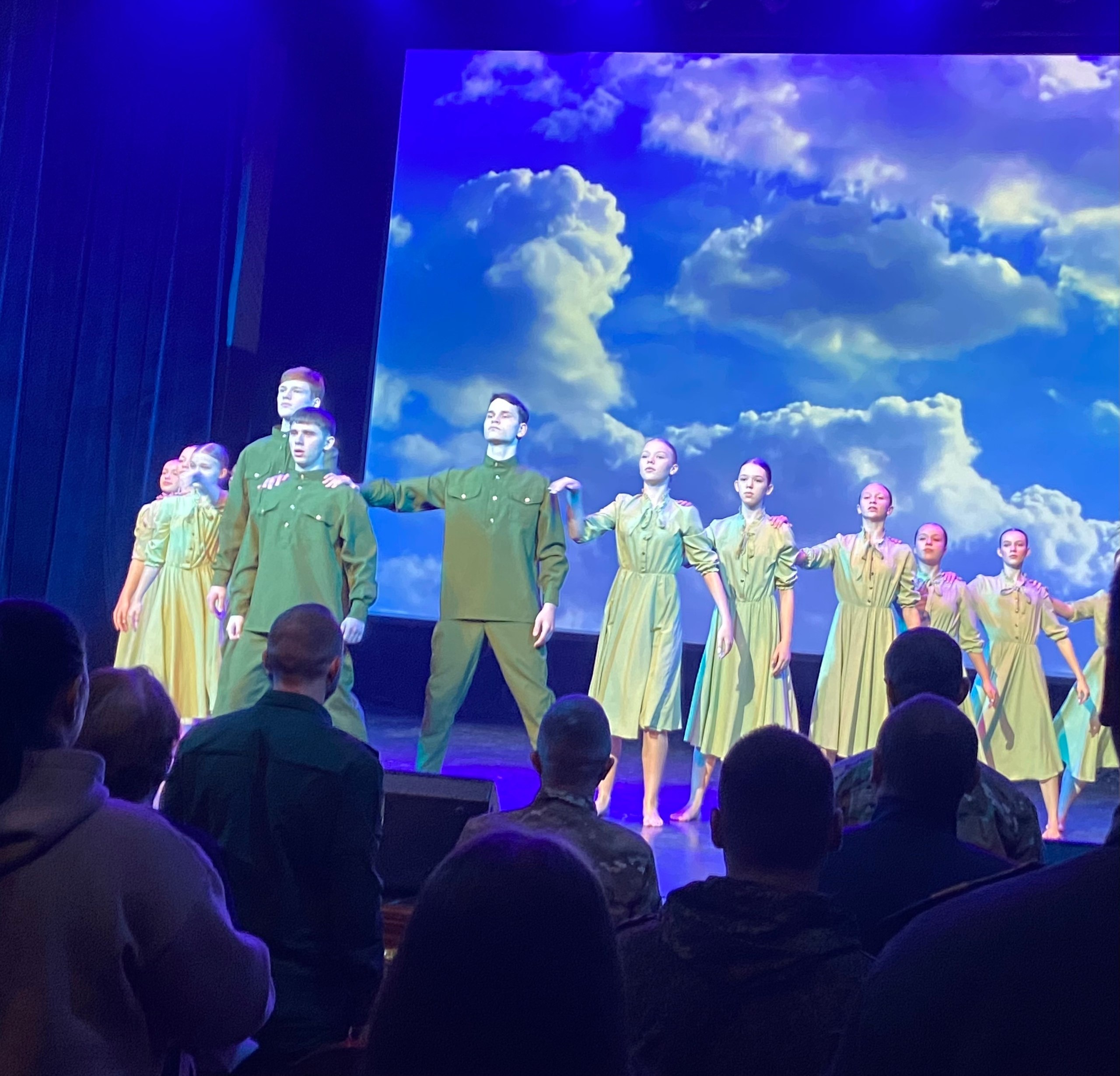 Получатели социальных услуг учреждения «Ветеран» приняли участие в Торжественной церемонии закрытия Года Защитника Отечества, которая прошла в Курской областной Филармонии Получатели социальных услуг учреждения «Ветеран» приняли участие в Торжественной церемонии закрытия Года Защитника Отечества, которая прошла в Курской областной Филармонии