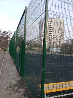 В сквере «Ассоль» специалисты отремонтировали ограждение