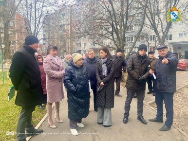 5 декабря на Прямую линию губернатора региона Александра Хинштейна обратилась жительница Курска из дома №8 на проспекте Энтузиастов