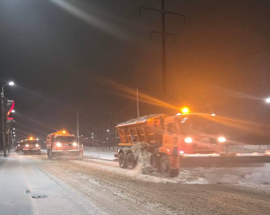 Евгений Маслов: Друзья, приветствую всех. Пока город спал, наши коммунальные службы занимались уборкой снега