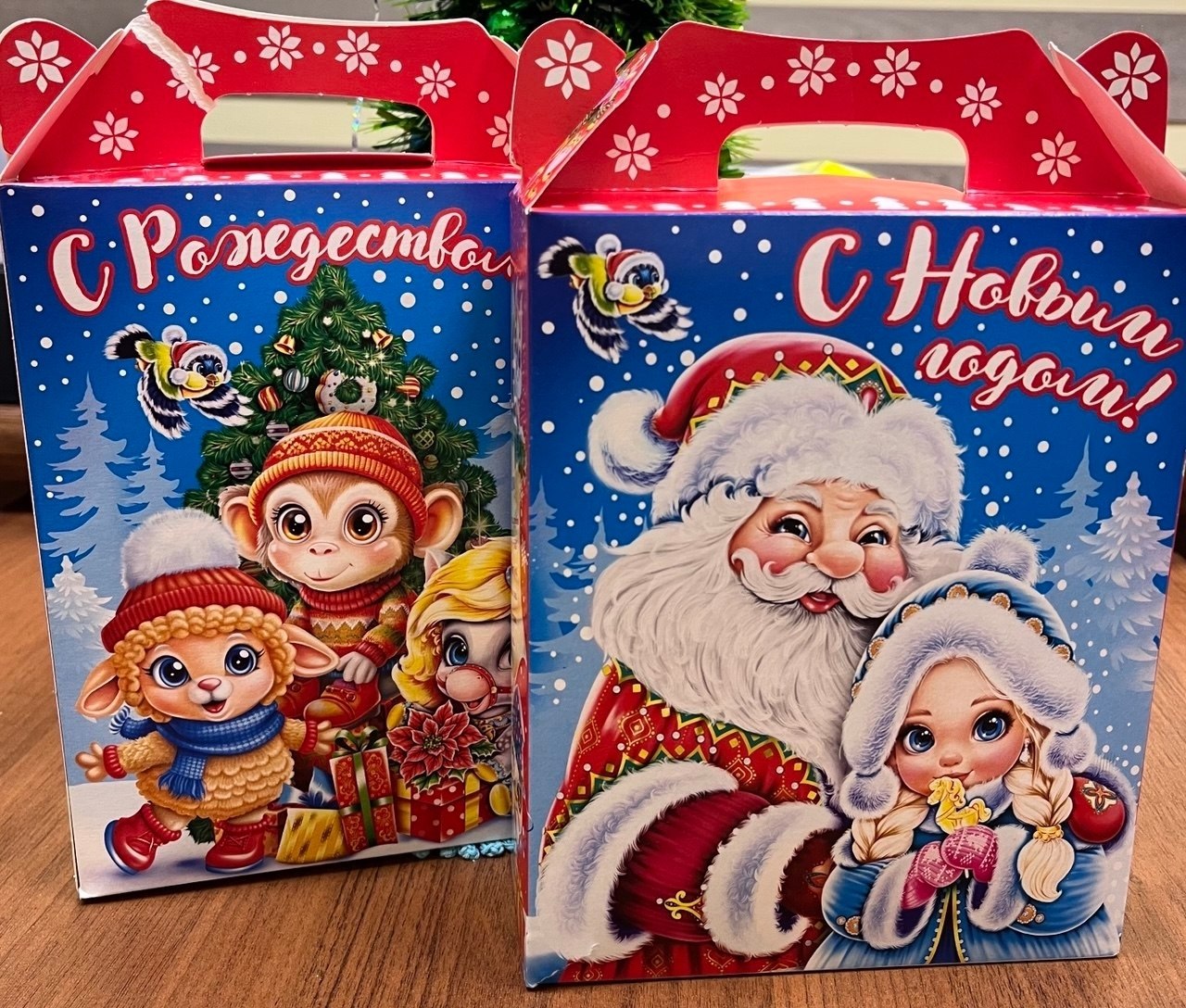 В отделе социального обеспечения Администрации Дмитриевского района можно получить новогодние подарки: В отделе социального обеспечения Администрации Дмитриевского района можно получить новогодние подарки: