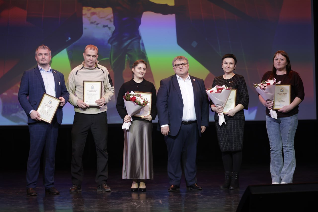 В День Героев Отечества в Курской областной Думе прошла встреча певца и депутата Мосгордумы Родиона Газманова с молодёжным активом региона В День Героев Отечества в Курской областной Думе прошла встреча певца и депутата Мосгордумы Родиона Газманова с молодёжным активом региона