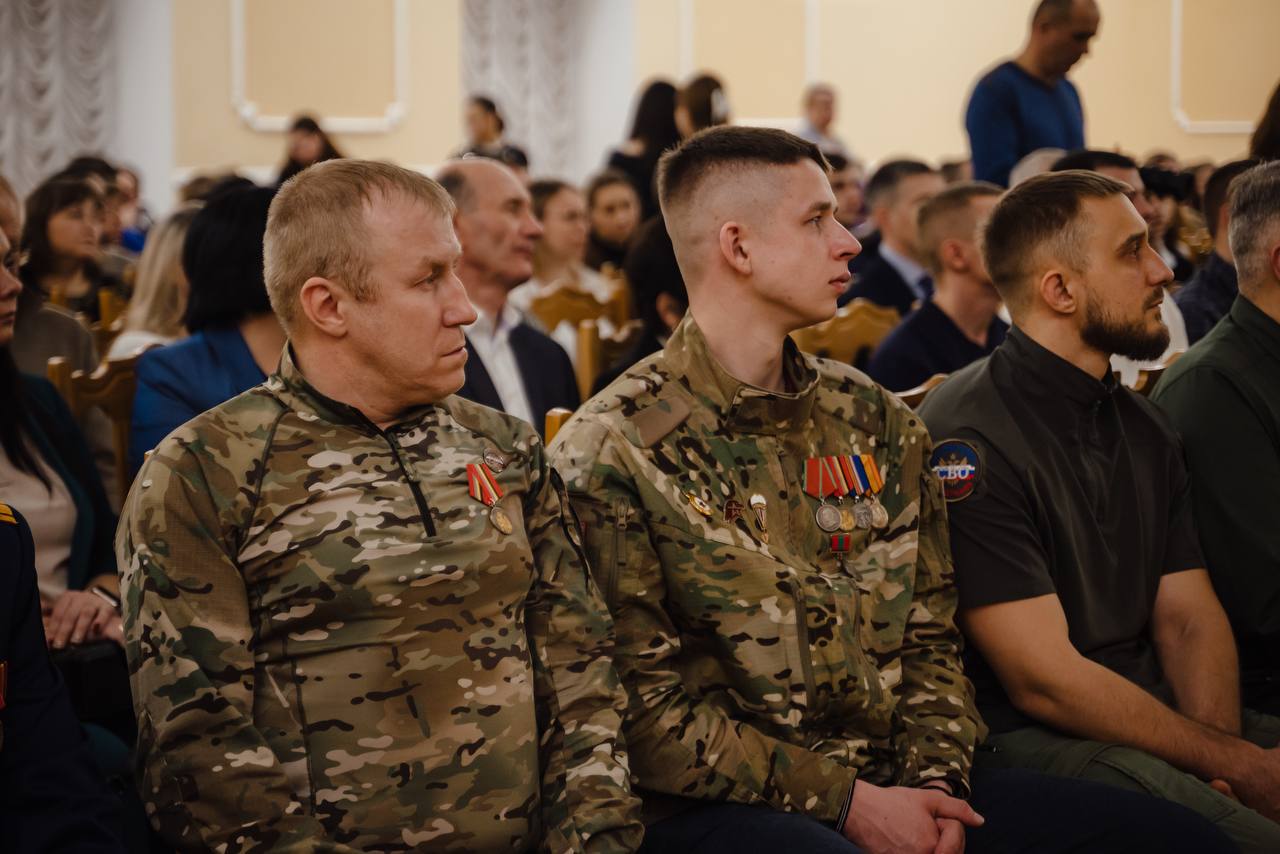 В Курске прошла презентация книги «Курск. Герои. Книга Мужества», созданной в рамках федерального проекта «Историческая память» В Курске прошла презентация книги «Курск. Герои. Книга Мужества», созданной в рамках федерального проекта «Историческая память»