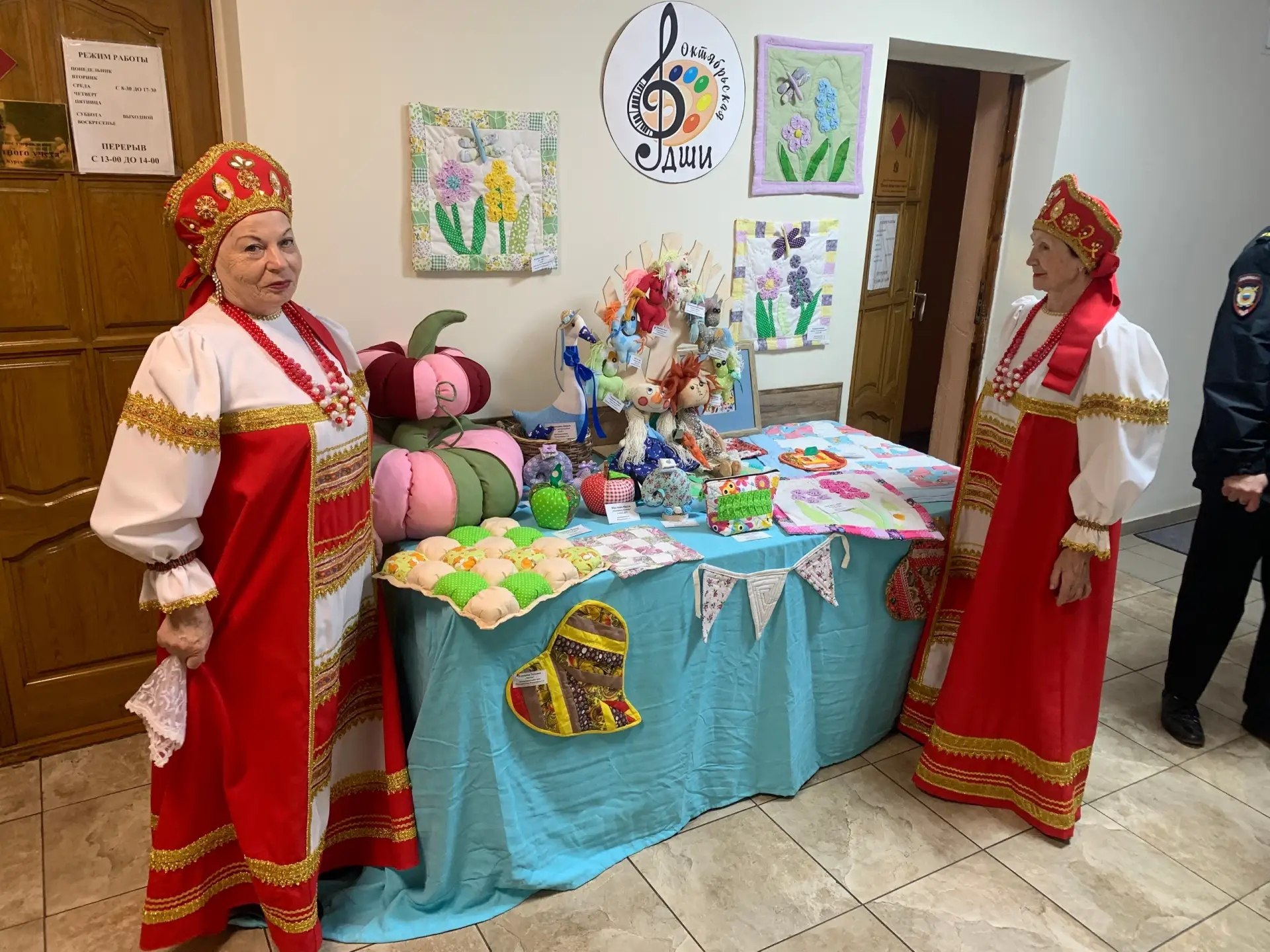 9 декабря в стенах администрации района царила особая атмосфера — атмосфера творчества, памяти и красоты 9 декабря в стенах администрации района царила особая атмосфера — атмосфера творчества, памяти и красоты