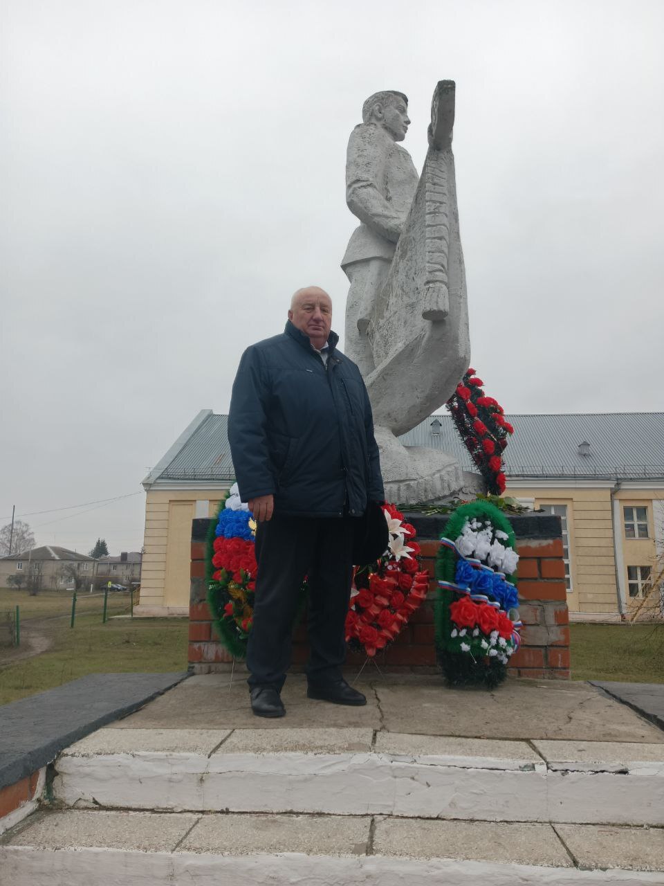 День Героев Отечества. Этот день призван увековечить память, воинскую доблесть российских воинов, которые погибли в боевых действиях День Героев Отечества. Этот день призван увековечить память, воинскую доблесть российских воинов, которые погибли в боевых действиях