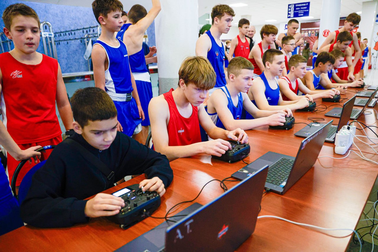 В Спортивно-концертном комплексе Курска прошли соревнования по боксу в рамках Всероссийского турнира по единоборствам «Герои Отечества», посвященного военнослужащим - участникам специальной военной операции В Спортивно-концертном комплексе Курска прошли соревнования по боксу в рамках Всероссийского турнира по единоборствам «Герои Отечества», посвященного военнослужащим - участникам специальной военной операции