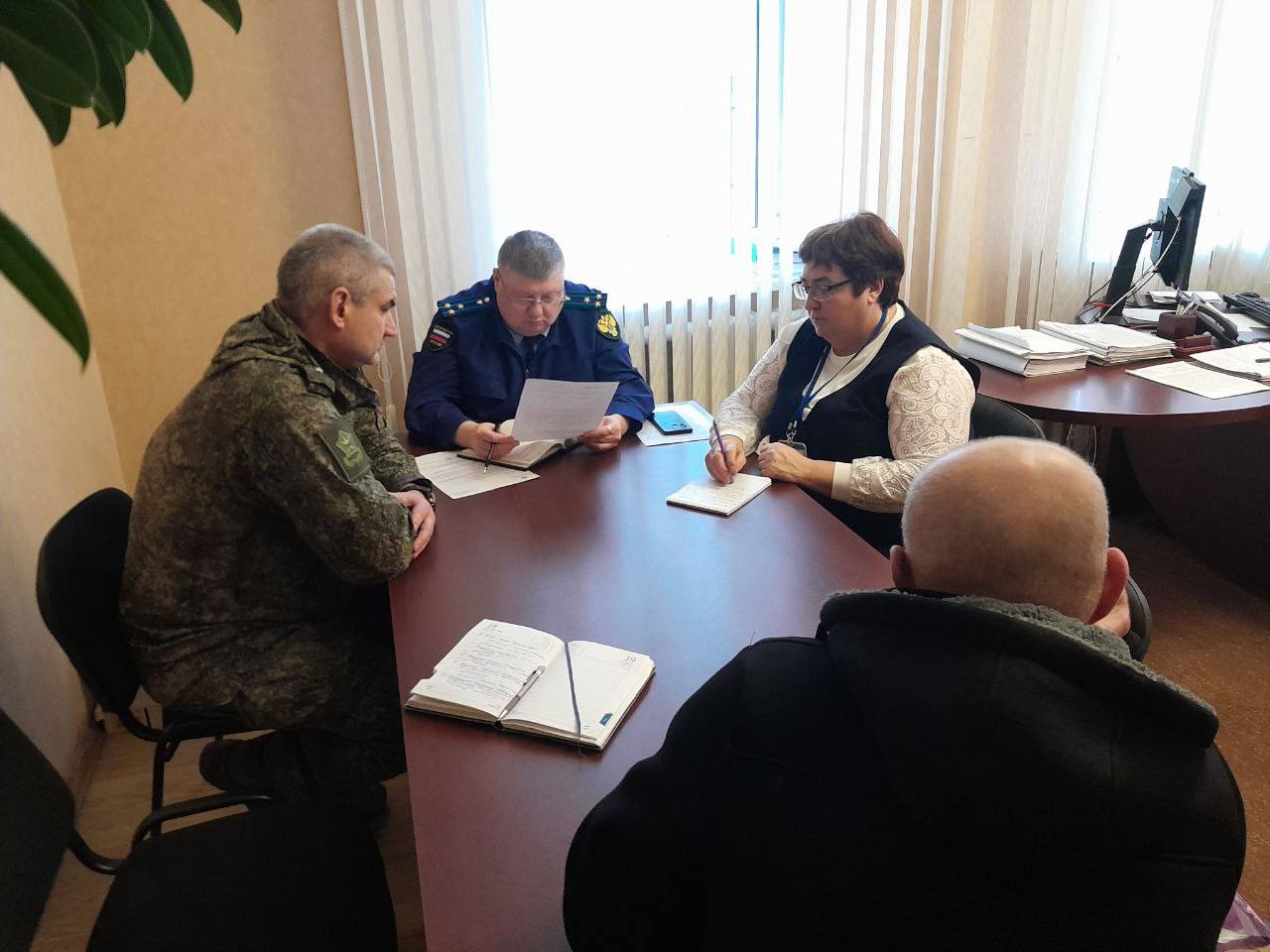 Прокурор Обоянского района провел личный прием участников специальной военной операции Прокурор Обоянского района провел личный прием участников специальной военной операции