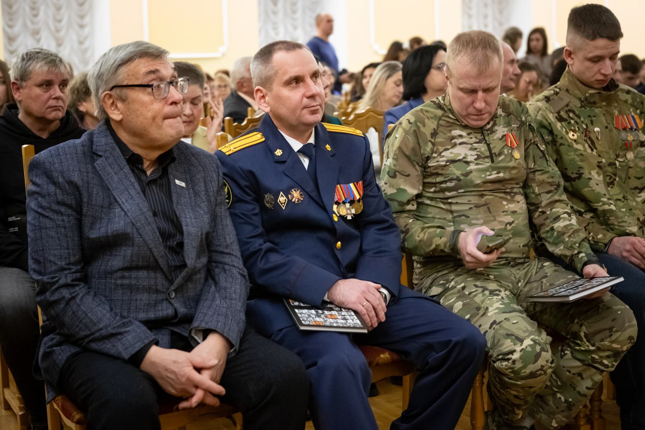 Евгений Маслов: В концертно-творческом центре имени М.С. Щепкина состоялась презентация книги «Курск. Герои. Книга Мужества», в которой приняли участие её создатели – бойцы СВО Евгений Маслов: В концертно-творческом центре имени М.С. Щепкина состоялась презентация книги «Курск. Герои. Книга Мужества», в которой приняли участие её создатели – бойцы СВО