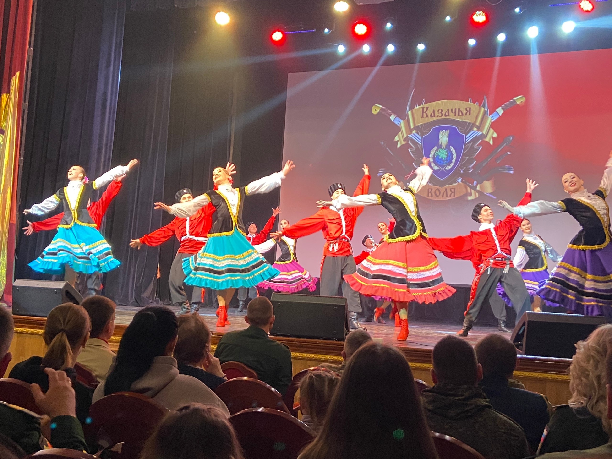 Получатели социальных услуг учреждения «Ветеран» приняли участие в Торжественной церемонии закрытия Года Защитника Отечества, которая прошла в Курской областной Филармонии Получатели социальных услуг учреждения «Ветеран» приняли участие в Торжественной церемонии закрытия Года Защитника Отечества, которая прошла в Курской областной Филармонии