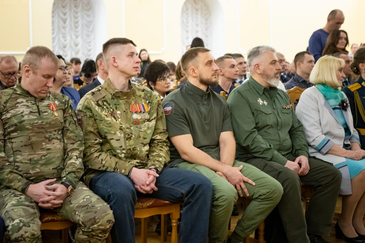 Евгений Маслов: В концертно-творческом центре имени М.С. Щепкина состоялась презентация книги «Курск. Герои. Книга Мужества», в которой приняли участие её создатели – бойцы СВО Евгений Маслов: В концертно-творческом центре имени М.С. Щепкина состоялась презентация книги «Курск. Герои. Книга Мужества», в которой приняли участие её создатели – бойцы СВО