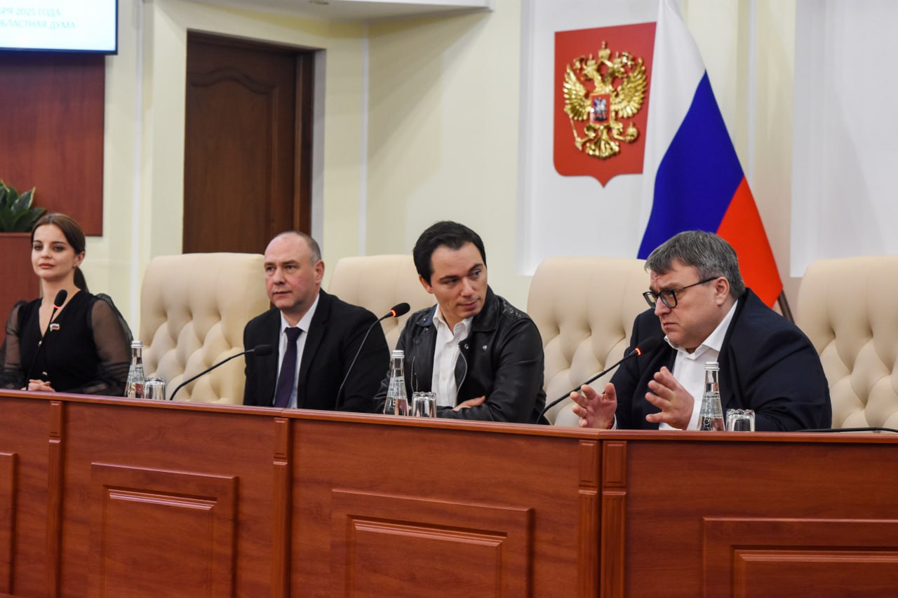 В День Героев Отечества в Курской областной Думе прошла встреча певца и депутата Мосгордумы Родиона Газманова с молодёжным активом региона В День Героев Отечества в Курской областной Думе прошла встреча певца и депутата Мосгордумы Родиона Газманова с молодёжным активом региона