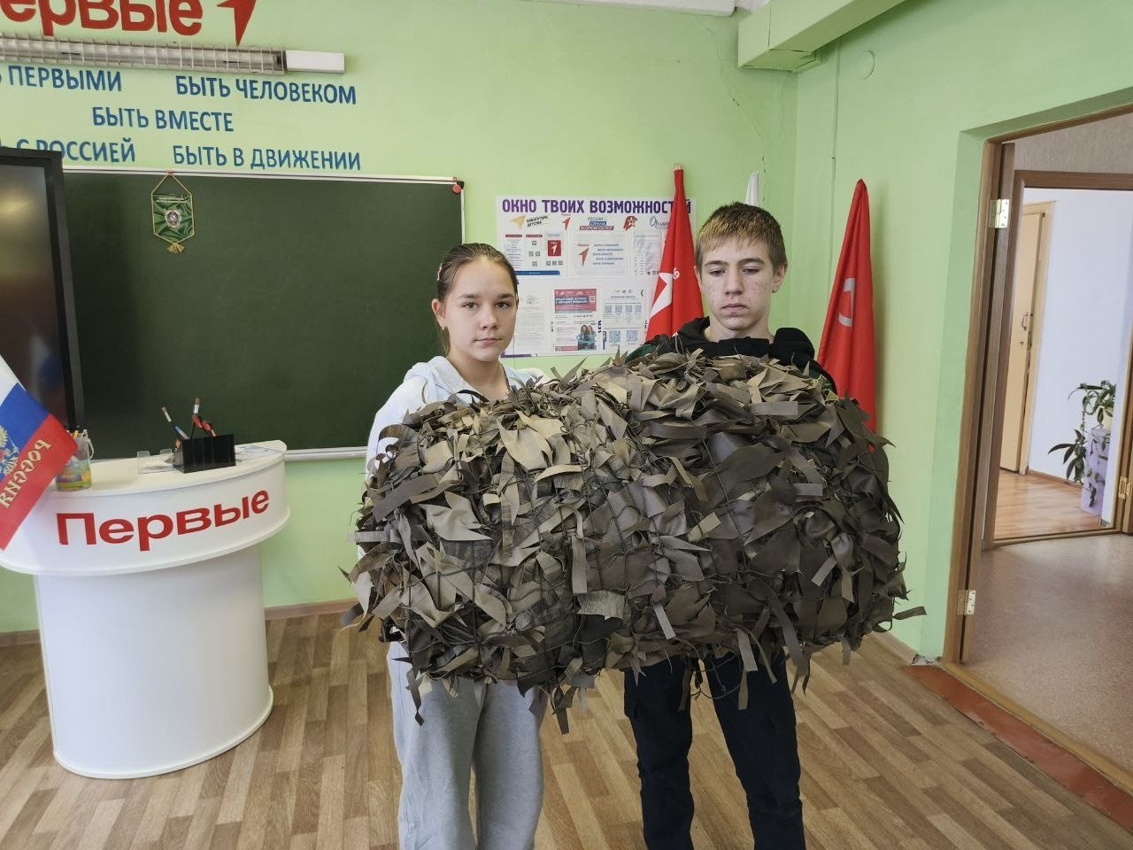 Первые плетут маскировочные сети для наших героев Первые плетут маскировочные сети для наших героев