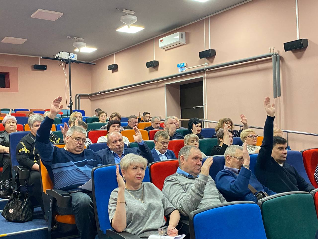 Нина Голубева: Приняла участие в конференция местного отделения партии "Единая Россия" Нина Голубева: Приняла участие в конференция местного отделения партии "Единая Россия"