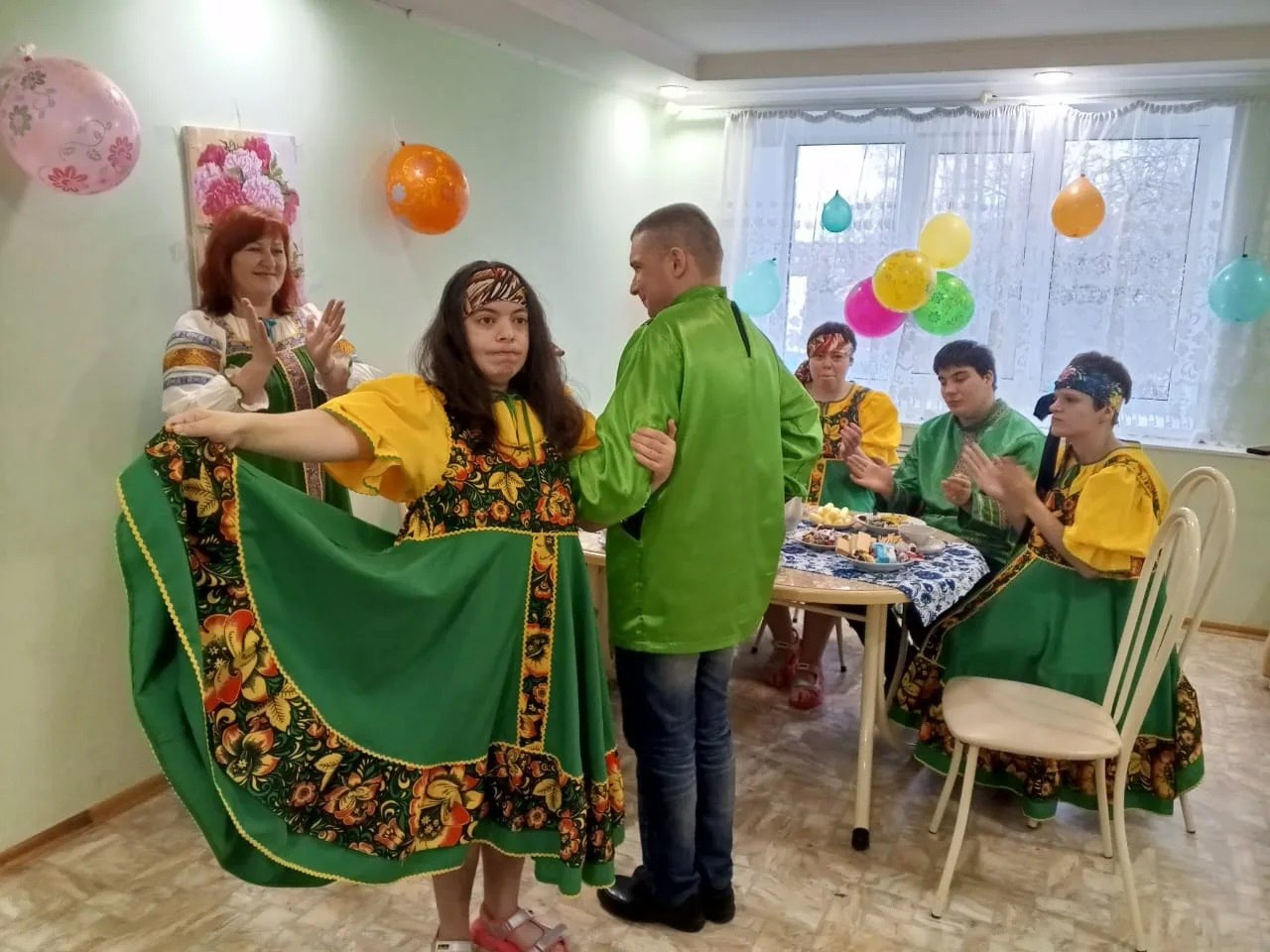 Общаться в тёплой и дружеской обстановке всегда интереснее Общаться в тёплой и дружеской обстановке всегда интереснее