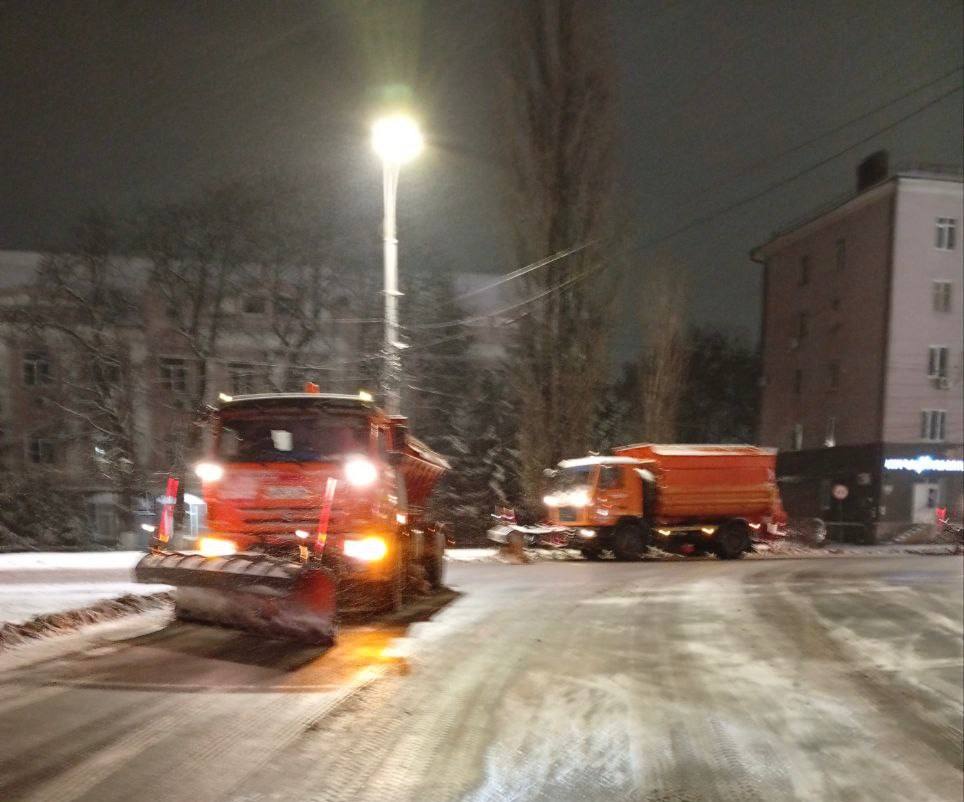 Евгений Маслов: Друзья, приветствую всех. Пока город спал, наши коммунальные службы занимались уборкой снега Евгений Маслов: Друзья, приветствую всех. Пока город спал, наши коммунальные службы занимались уборкой снега