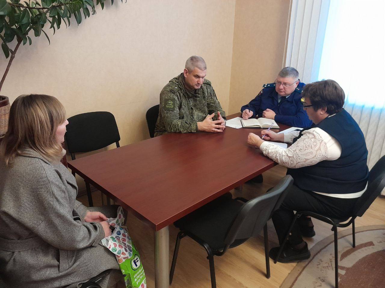 Прокурор Обоянского района провел личный прием участников специальной военной операции Прокурор Обоянского района провел личный прием участников специальной военной операции