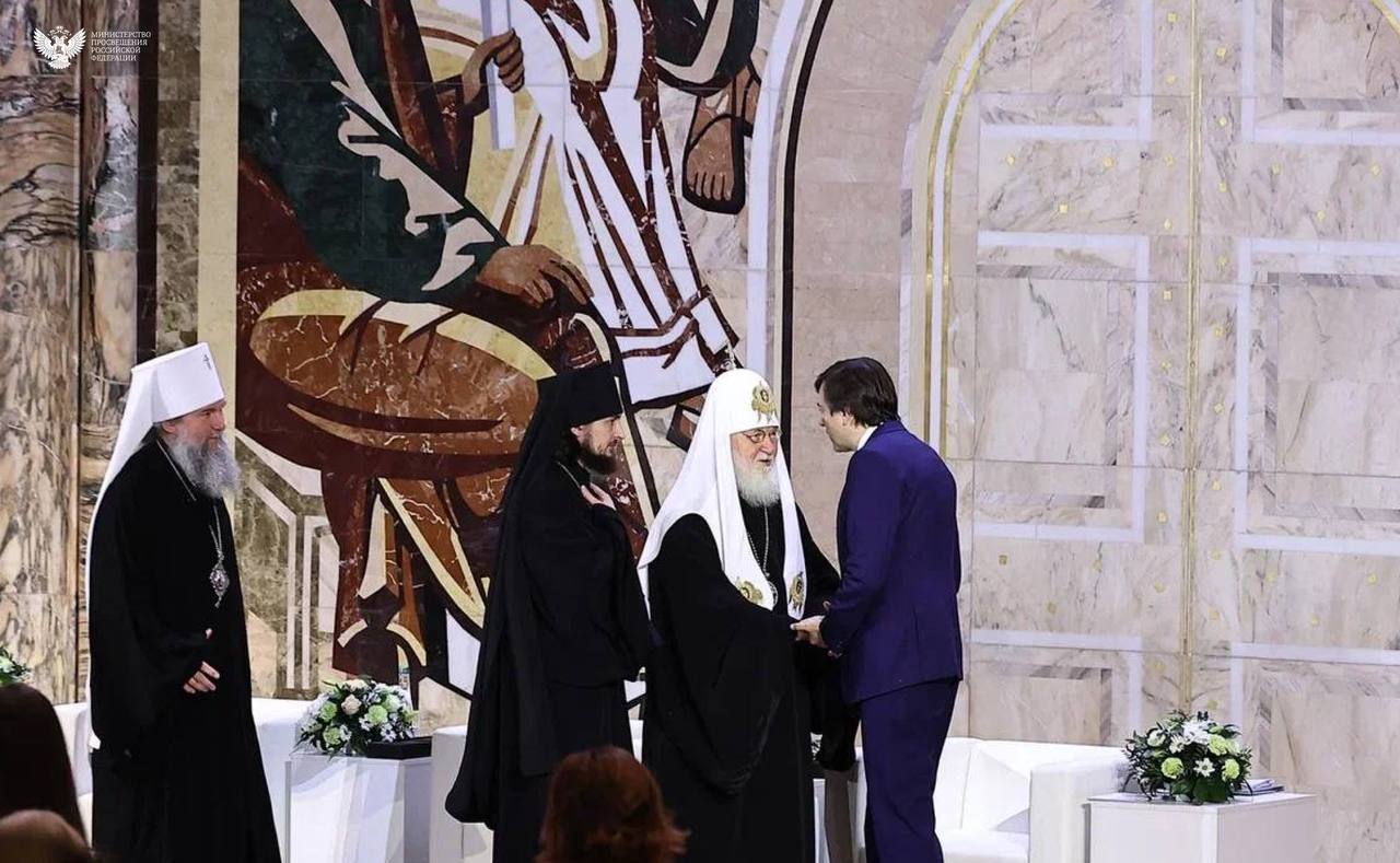 Патриарх Московский и всея Руси Кирилл впервые провёл встречу с педагогами