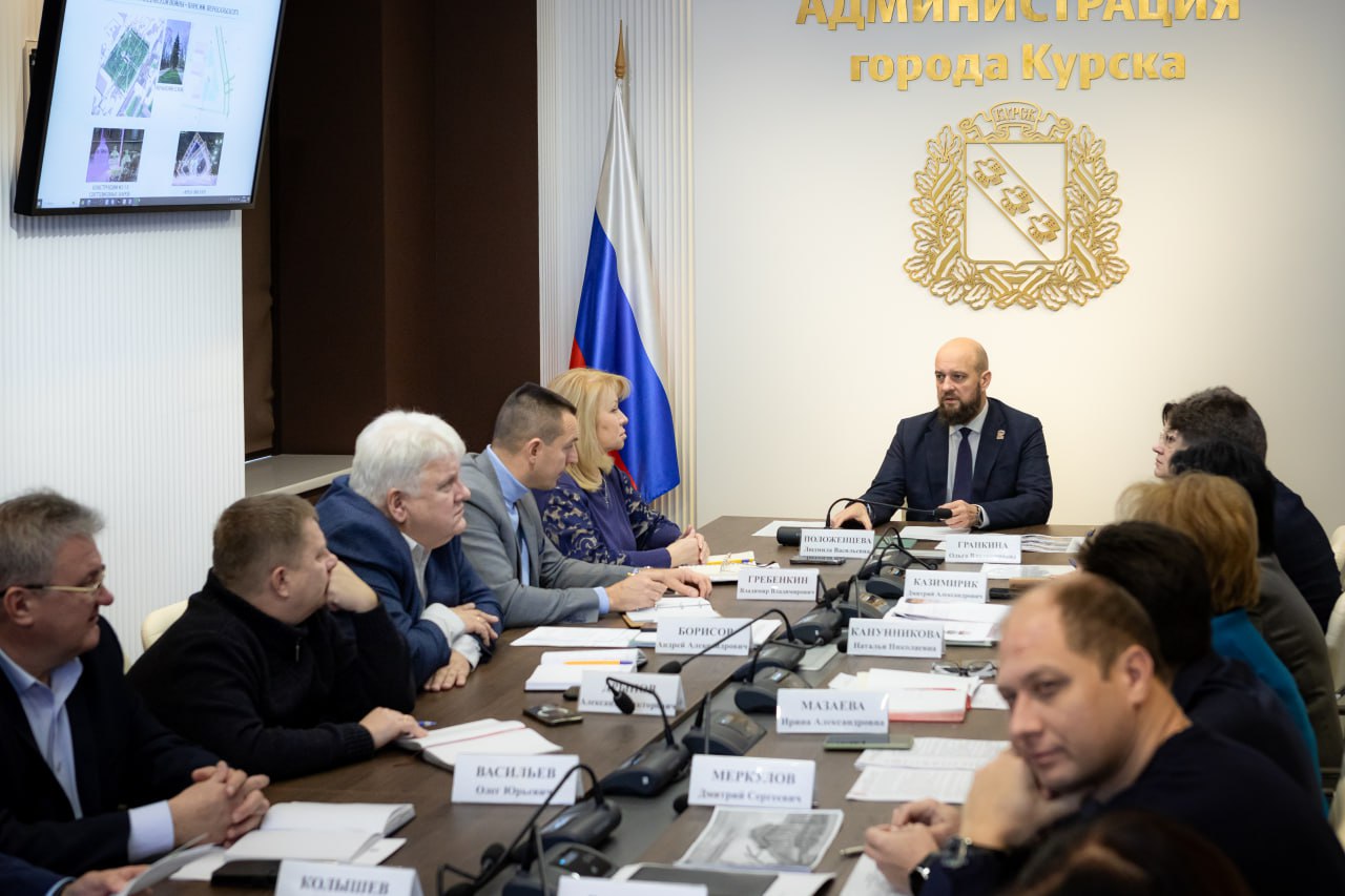 Евгений Маслов: Провел совещание, где с коллегами обсудили вопросы подготовки города к Новому году