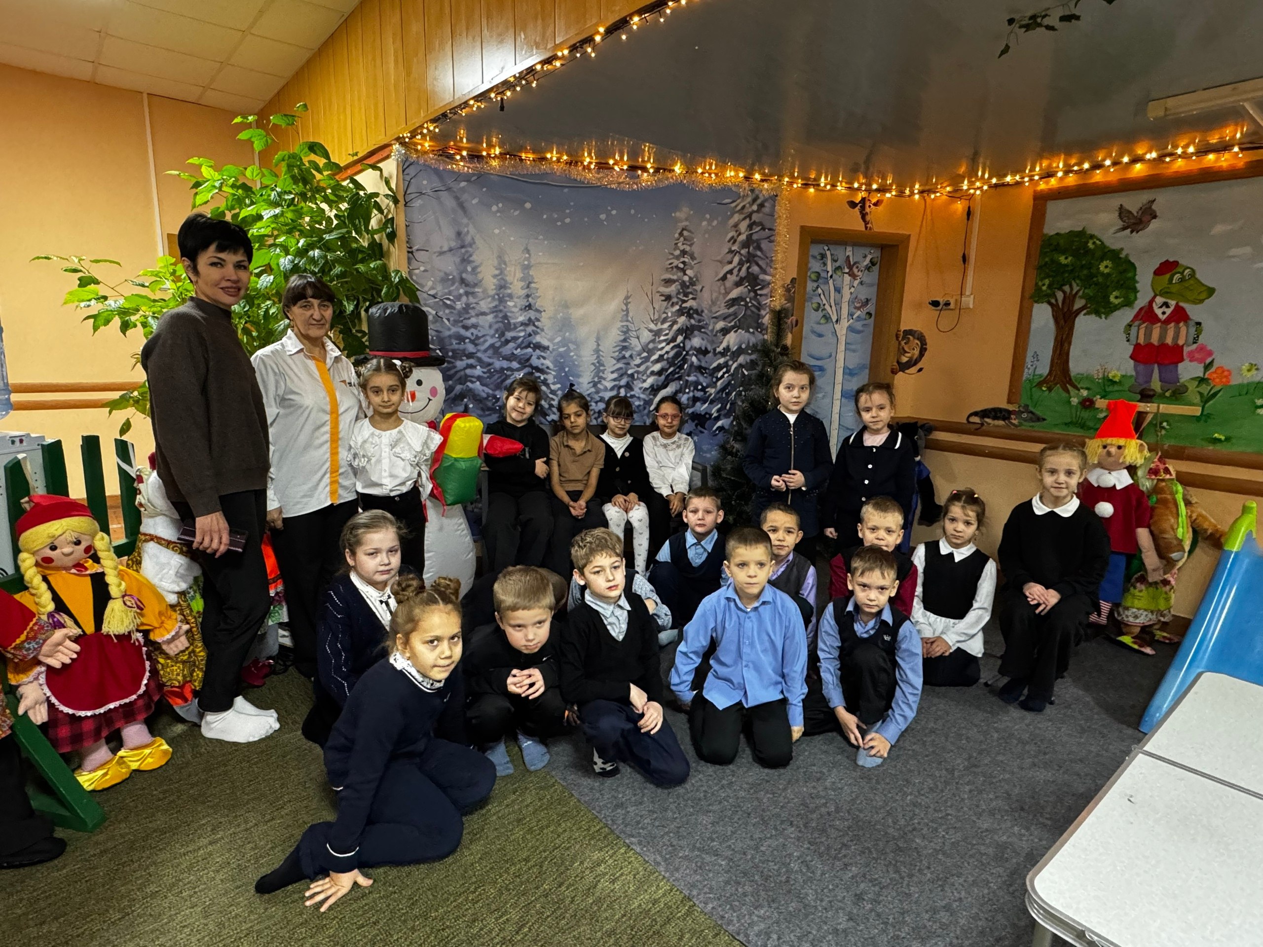 В МКУК «Пристенский РДК» прошла увлекательная профориентационная экскурсия для самых юных гостей – учеников начальных классов В МКУК «Пристенский РДК» прошла увлекательная профориентационная экскурсия для самых юных гостей – учеников начальных классов