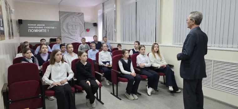 Обучающиеся 5А класса гимназии №1 впервые посетили школьный киноЗАЛ «Огненная дуга»