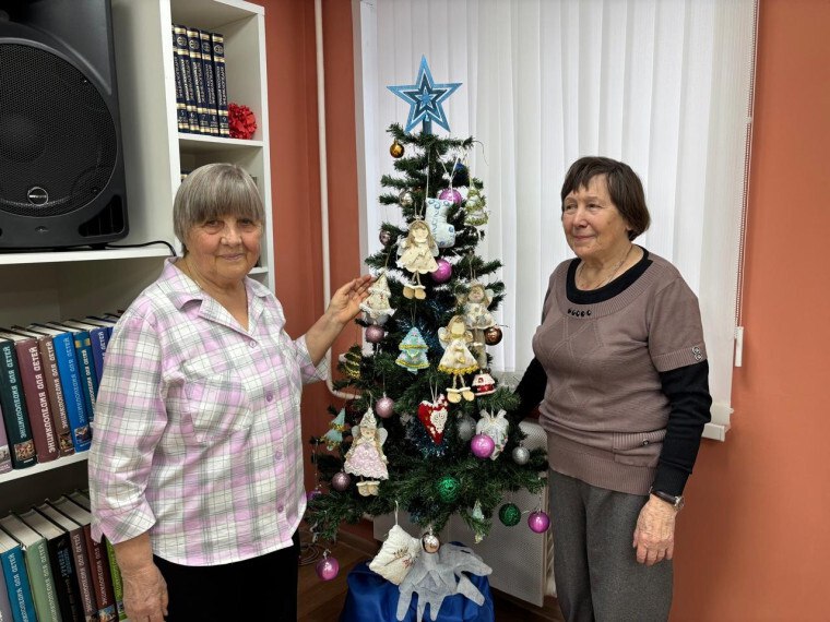 Зимой люди празднуют два самых добрых и светлых праздника: Новый год и Рождество Зимой люди празднуют два самых добрых и светлых праздника: Новый год и Рождество