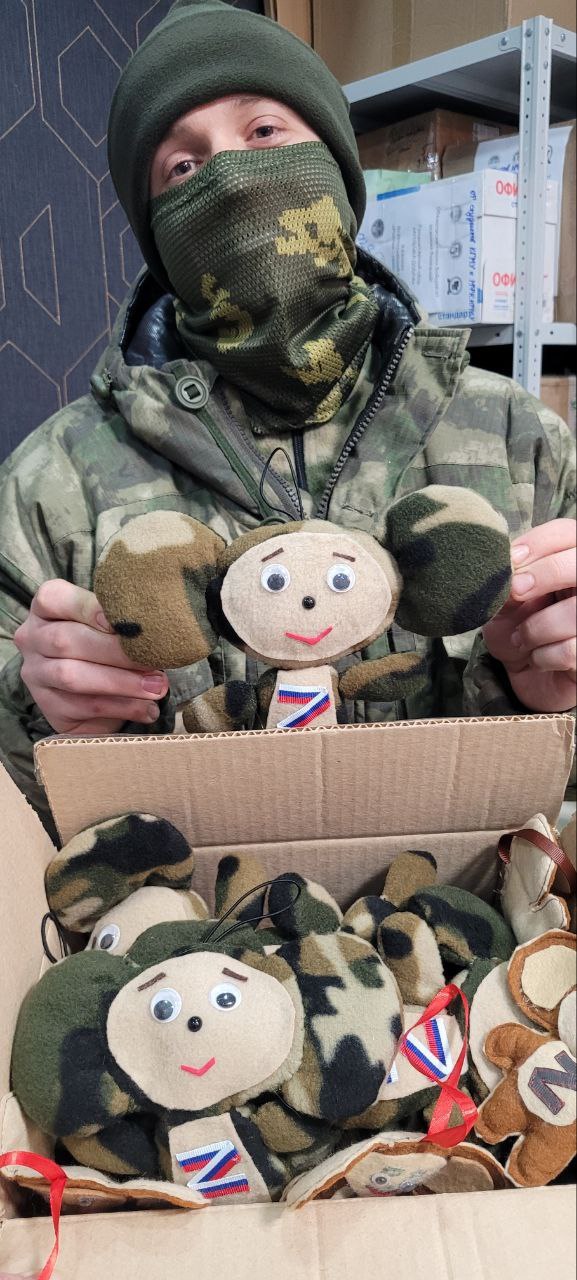 Благодаря партийцам 500 талисманов-чебурашек передадут бойцам РФ Благодаря партийцам 500 талисманов-чебурашек передадут бойцам РФ