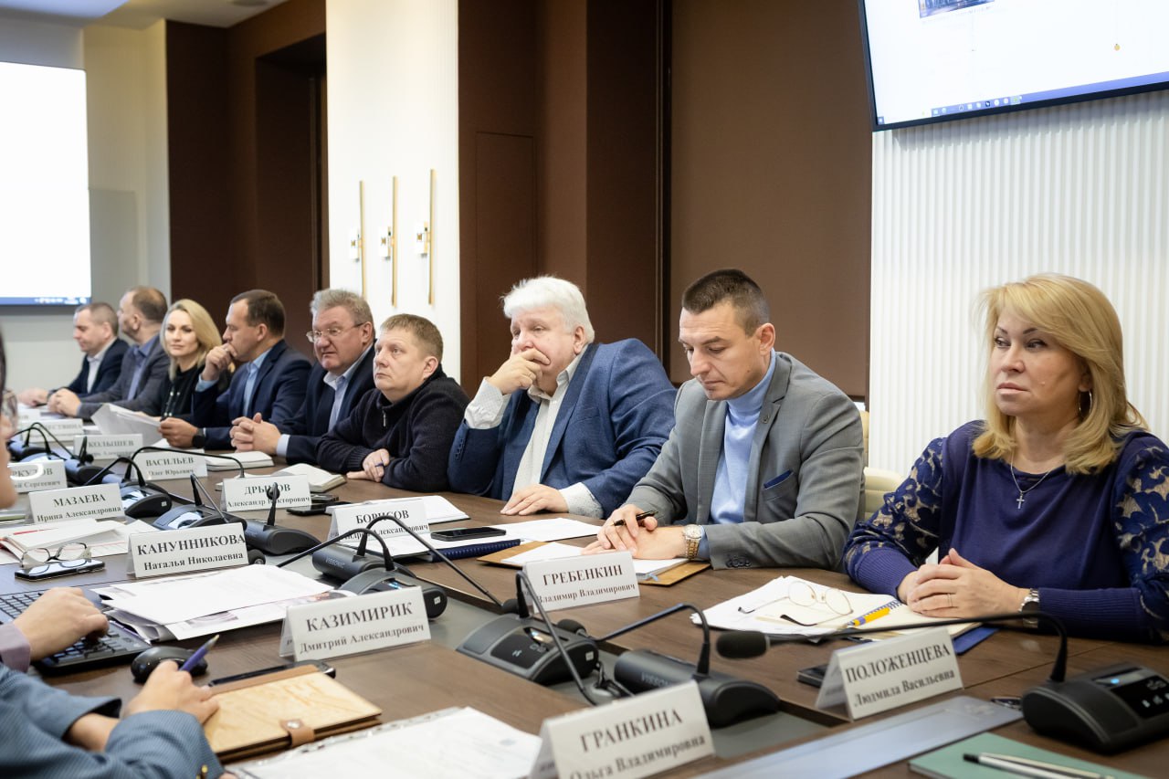 Евгений Маслов: Провел совещание, где с коллегами обсудили вопросы подготовки города к Новому году Евгений Маслов: Провел совещание, где с коллегами обсудили вопросы подготовки города к Новому году