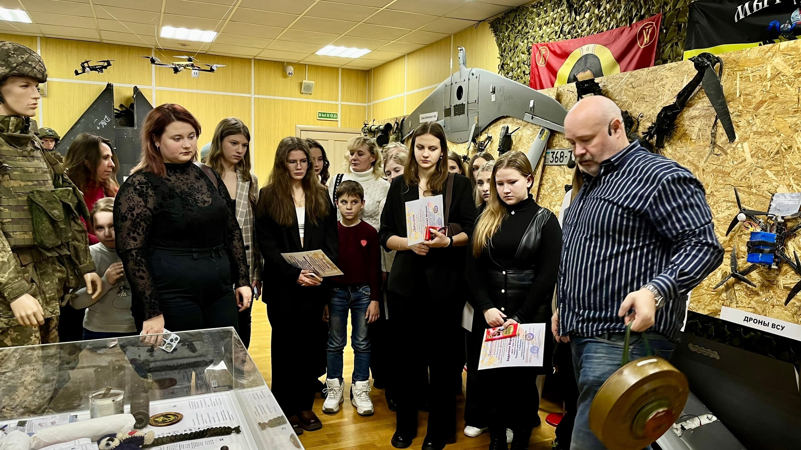 В год Защитника Отечества и 80-летия Победы в Великой Отечественной войне состоялся XV городской конкурс чтецов «Осенняя фантазия», посвящённый новой отечественной поэзии и прозе о специальной военной операции В год Защитника Отечества и 80-летия Победы в Великой Отечественной войне состоялся XV городской конкурс чтецов «Осенняя фантазия», посвящённый новой отечественной поэзии и прозе о специальной военной операции