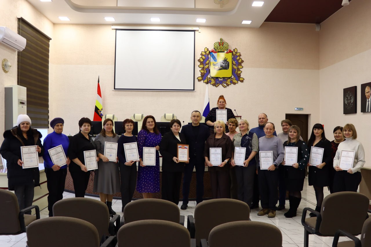 Андрей Белоусов: Сегодня в Администрации Рыльского района состоялось торжественное вручение Почётных грамот и Благодарностей членам участковых и территориальных избирательных комиссий Андрей Белоусов: Сегодня в Администрации Рыльского района состоялось торжественное вручение Почётных грамот и Благодарностей членам участковых и территориальных избирательных комиссий