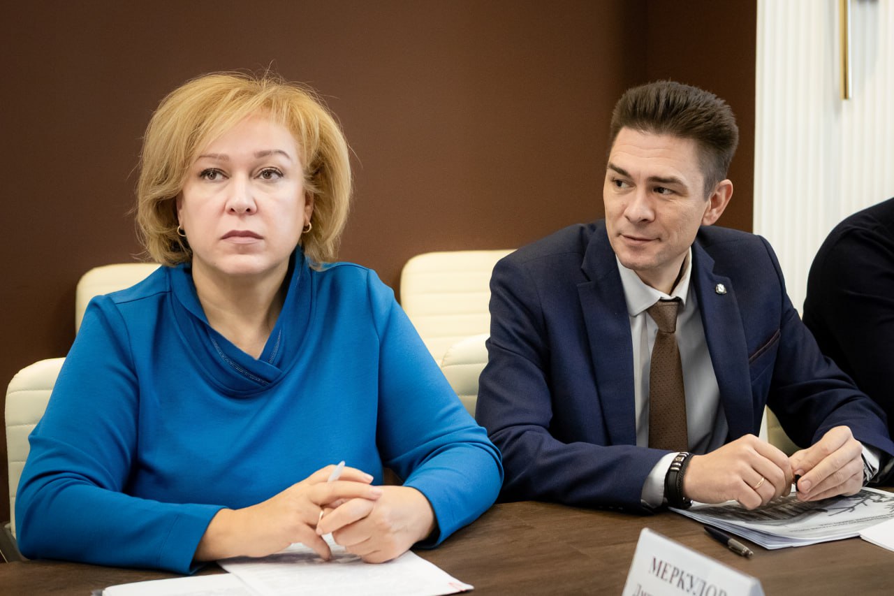 Евгений Маслов: Провел совещание, где с коллегами обсудили вопросы подготовки города к Новому году Евгений Маслов: Провел совещание, где с коллегами обсудили вопросы подготовки города к Новому году