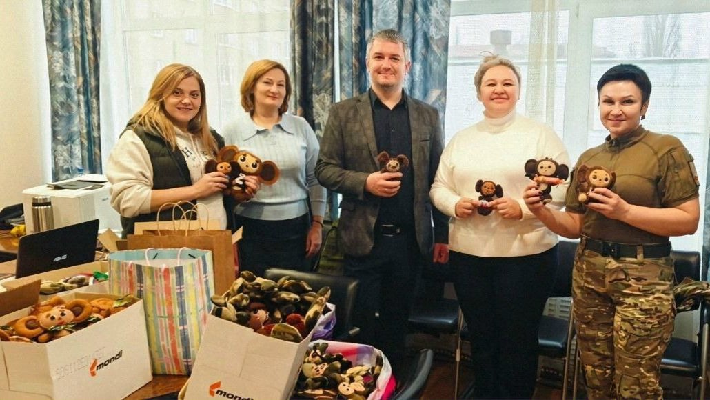 Благодаря партийцам 500 талисманов-чебурашек передадут бойцам РФ Благодаря партийцам 500 талисманов-чебурашек передадут бойцам РФ