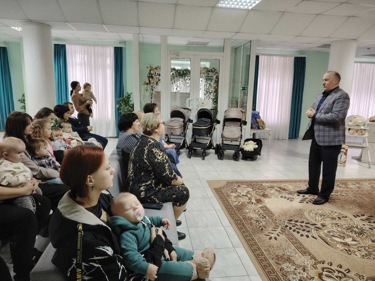 Сегодня в Мантурово состоялось торжественное открытие пункта проката предметов первой необходимости для новорожденных и детей в возрасте до 1,5 лет Сегодня в Мантурово состоялось торжественное открытие пункта проката предметов первой необходимости для новорожденных и детей в возрасте до 1,5 лет