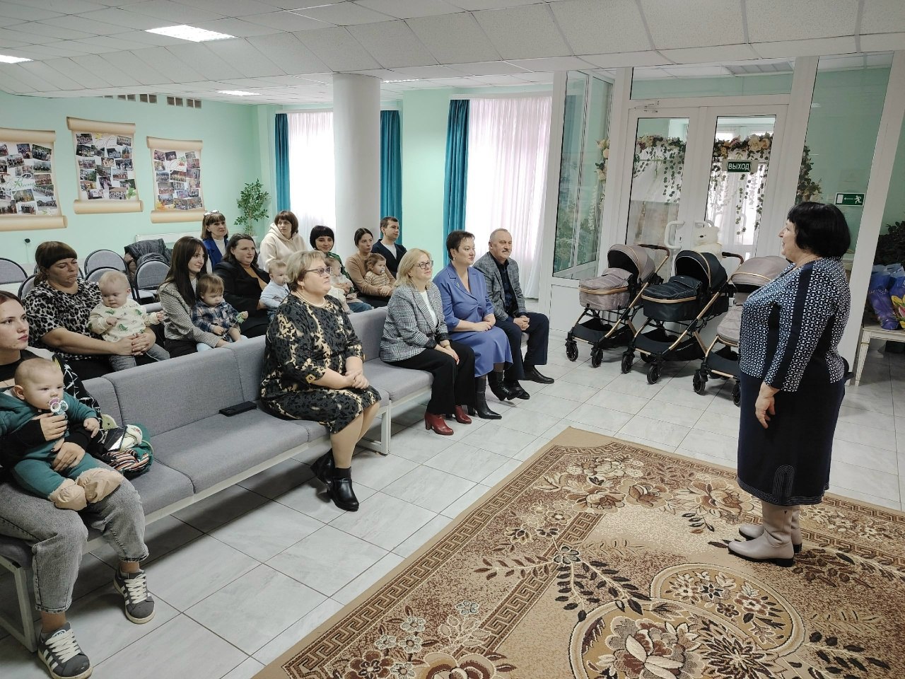 Сегодня в Мантурово состоялось торжественное открытие пункта проката предметов первой необходимости для новорожденных и детей в возрасте до 1,5 лет Сегодня в Мантурово состоялось торжественное открытие пункта проката предметов первой необходимости для новорожденных и детей в возрасте до 1,5 лет